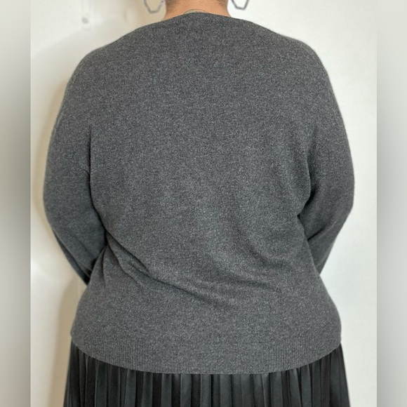 Oliver Perry V Neck Cashmere Sweater - Picture 5 of 5